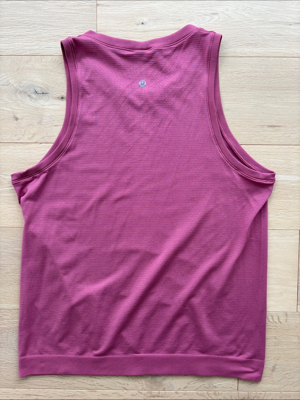 lululemon athletica Lululemon Swiftly Breeze Tank *Relaxed Fit colour: lush